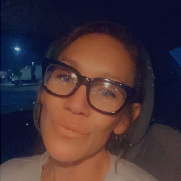 Meet your Posher, Jen - Picture 2 of 3